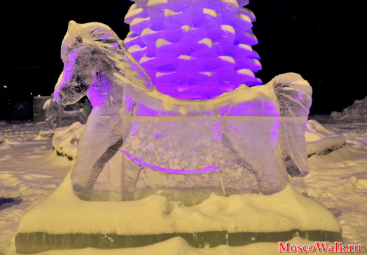фигура ледяной лошадки