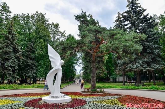 скульптура Победа в парке имени Воровского