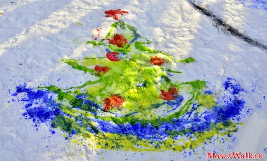 рисунок на снегу Новогодняя ёлка