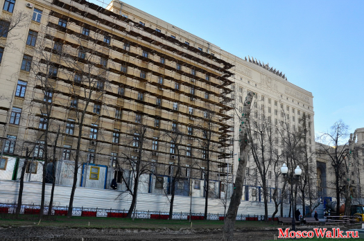 здание Главкомата Сухопутных войск на Фрунзенской набережной