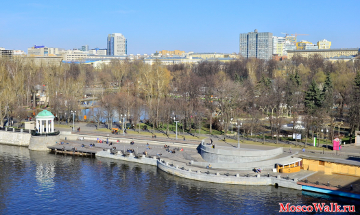 Набережная парка Горького и пруд с верхушки Пушкинского моста