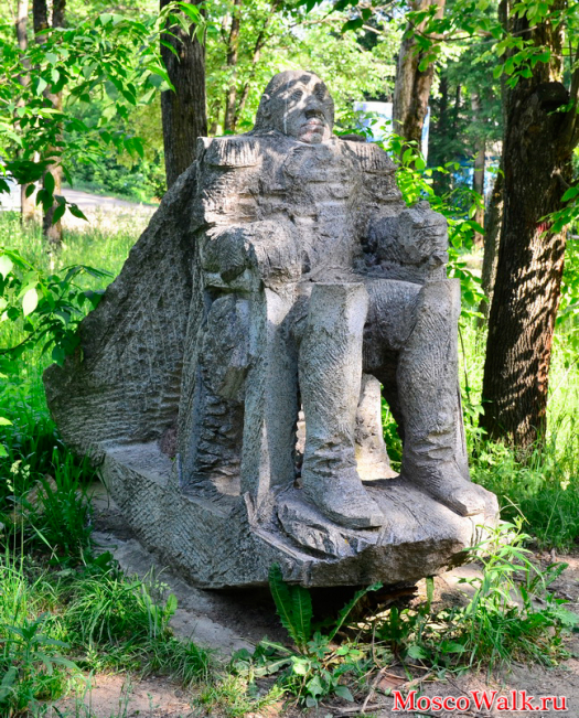 Скульптуры в Солнечногорском парке отдыха