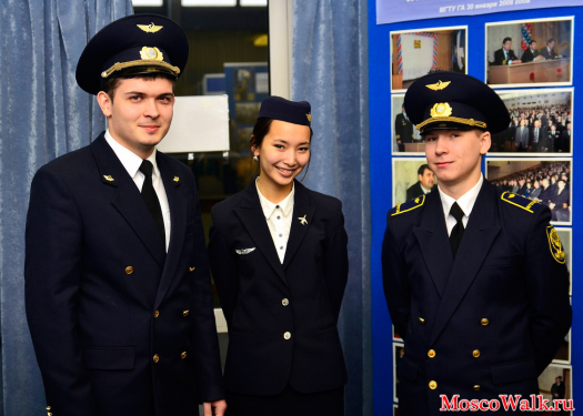 Студенты Московского государственного технического университета гражданской авиации