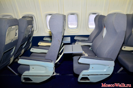 ИЛ-86 пассажирские кресла в салоне 