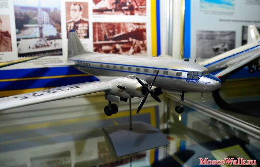 Модель самолёта Ил-12