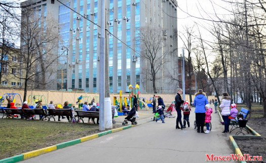 детская площадка в Новослободском парке