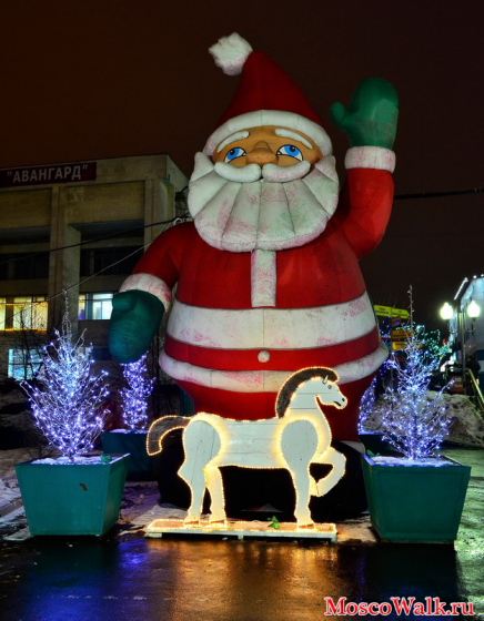 Дед Мороз и лошадь
