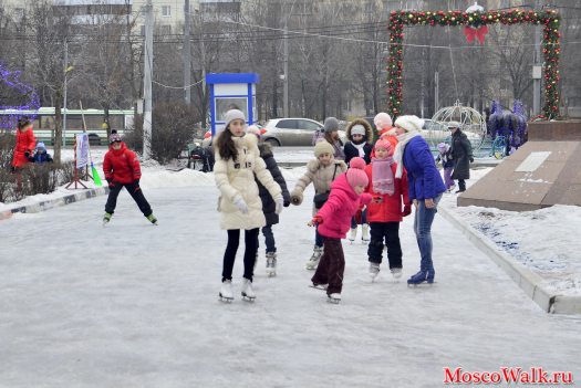 покататься на коньках у метро Домодедовская
