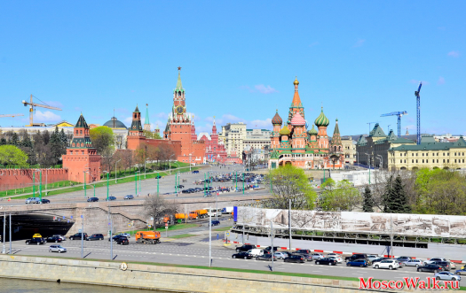 Московский кремль с набережной