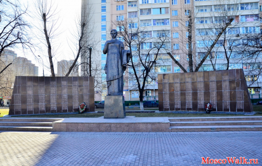 Монумент вечной славы погибшим сотрудникам 1-го ГПЗ в Великой Отечественной Войне