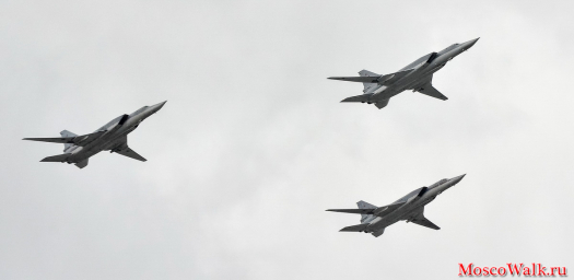 Самолеты на параде Победы на Красной площади