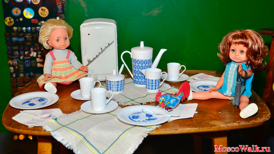 куклы пьют чай