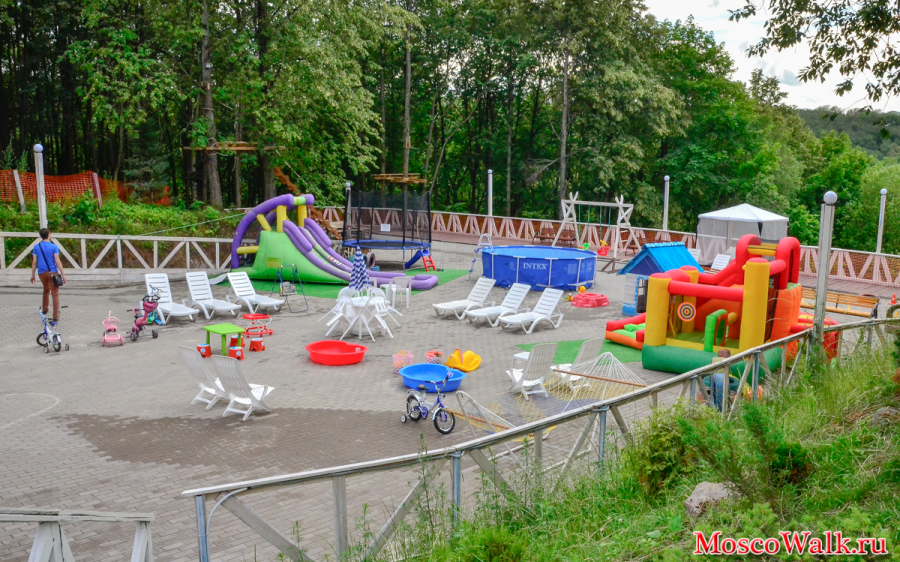 детская площадка в парке Брянска