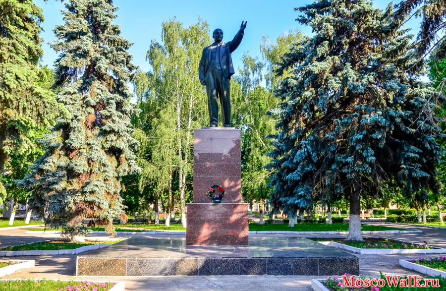 Брянск. Памятник Ленину в сквере