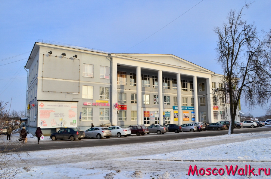 Бывший Дом Культуры Профсоюзов, теперь торговый центр.