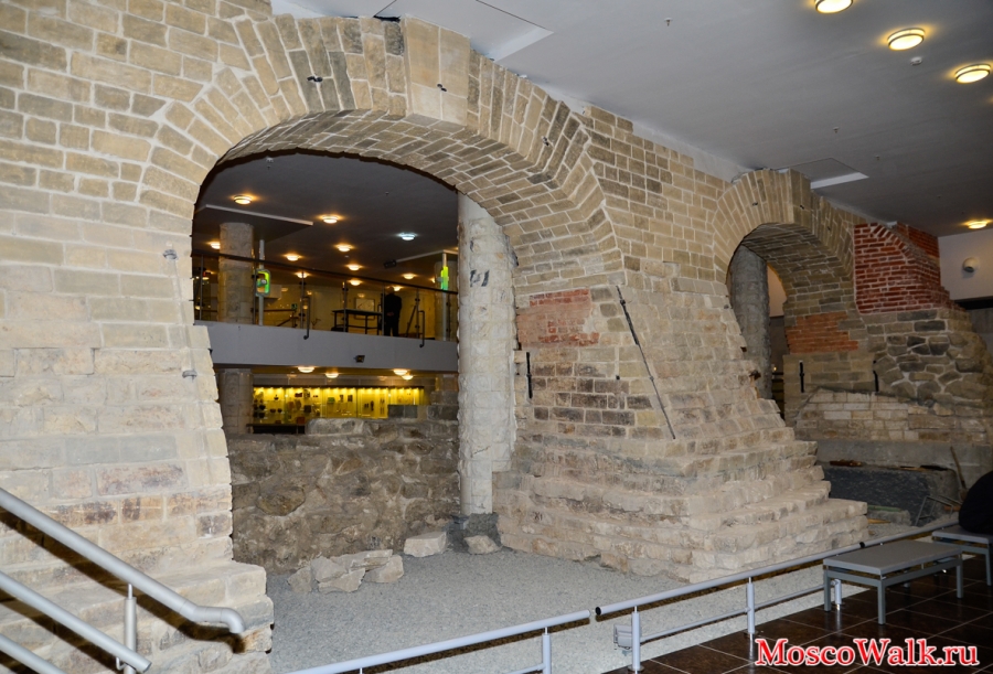Музей археологии. основы Воскресенского моста