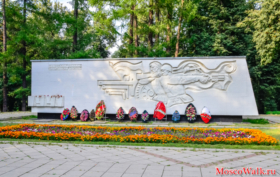 Братская могила солдат и офицеров Панфиловской стрелковой дивизии