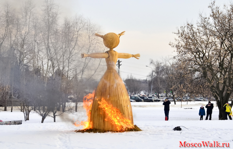 Сожжение чучела Масленицы в парке Садовники