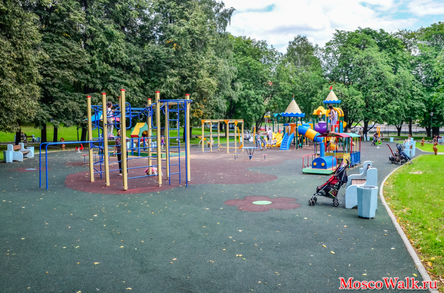 Детская игровая площадка в парке Бекет