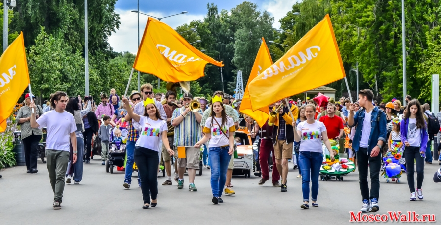 парад колясок в парке Горького