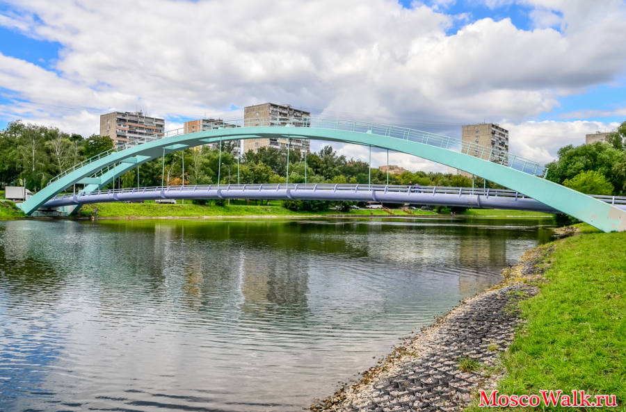 Пешеходный мост через Черкизовский пруд