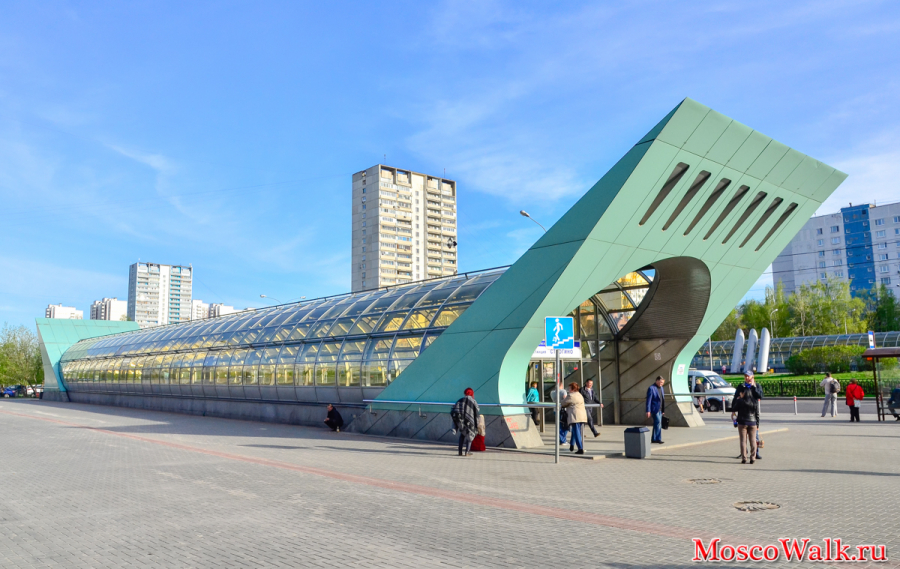 Вестибюль станции метро Строгино