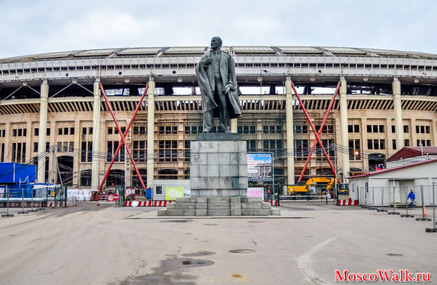 памятник Ленину в Лужниках
