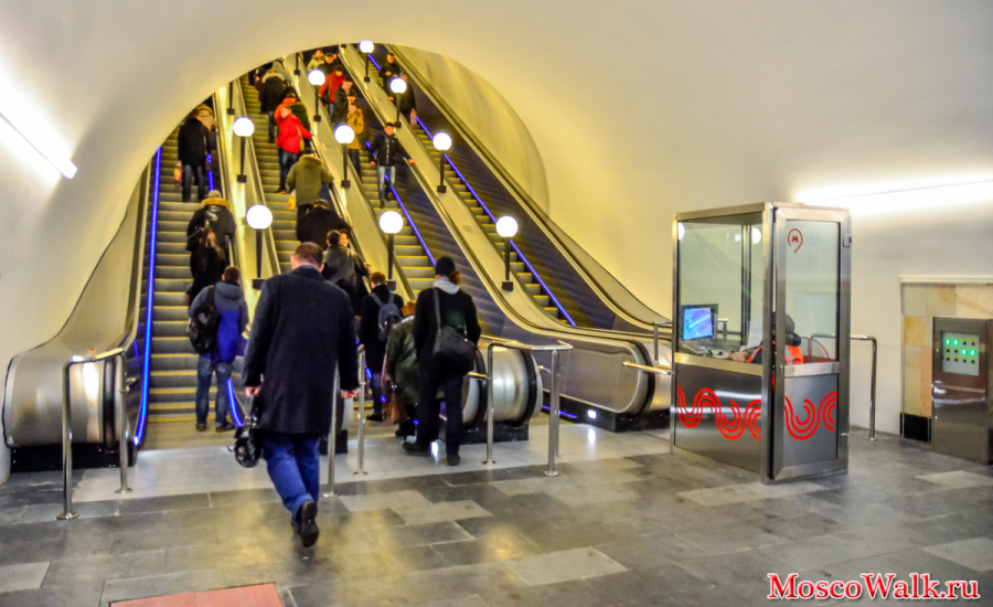 Эскалаторы на станции Бауманская