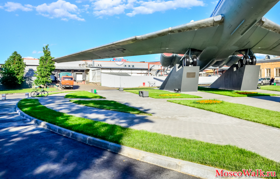 В Шереметьево состоялось открытие памятника самолету Ил-62