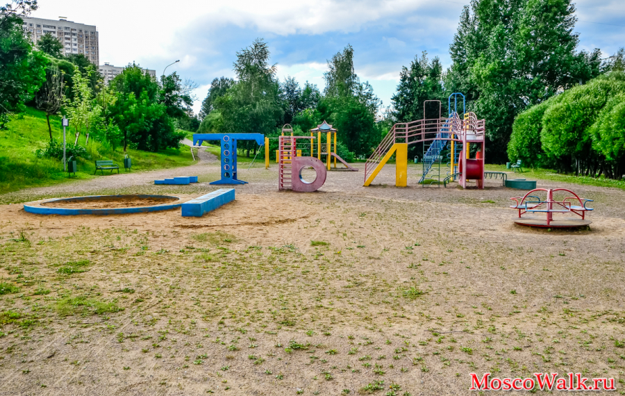 детская площадка в парке Битца