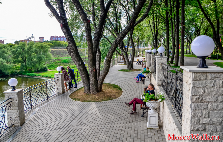 смотровую площадку с видом на канал им. Москвы