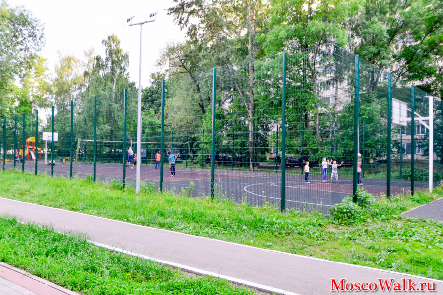 Спортивная площадка в Покровском парке