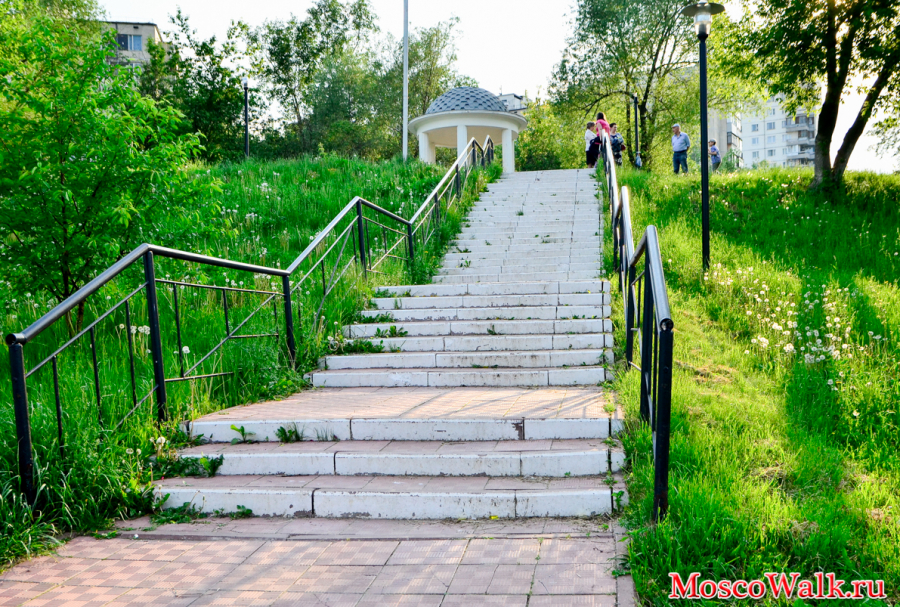 Лестница в Покровском парке