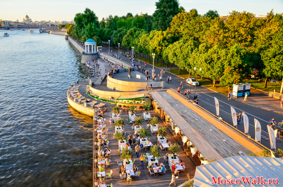 кафе с видом на Москва реку