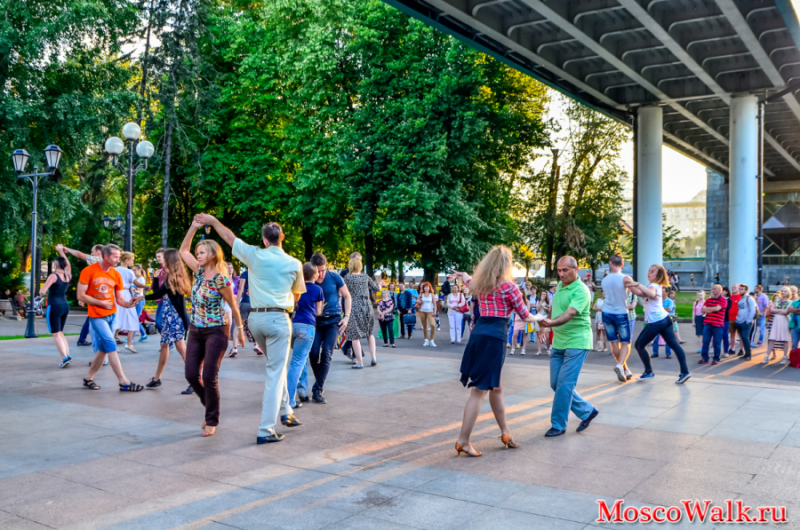 танцевальная площадка в парке Горького
