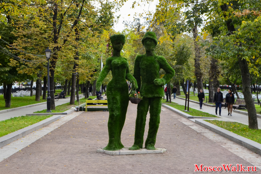цветочные фигуры в центре Москвы