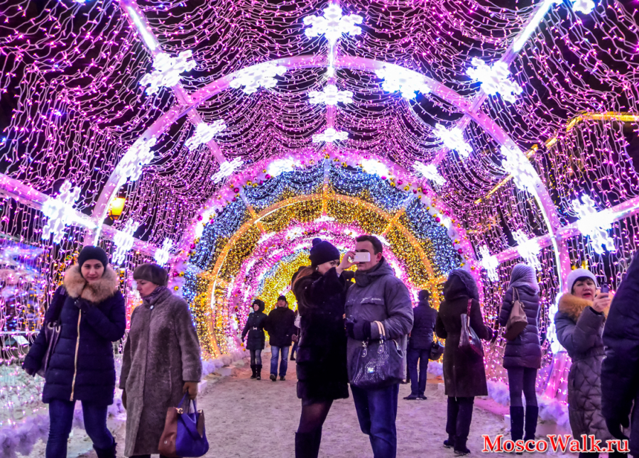 Фестиваль путешествие в рождество световой тоннель