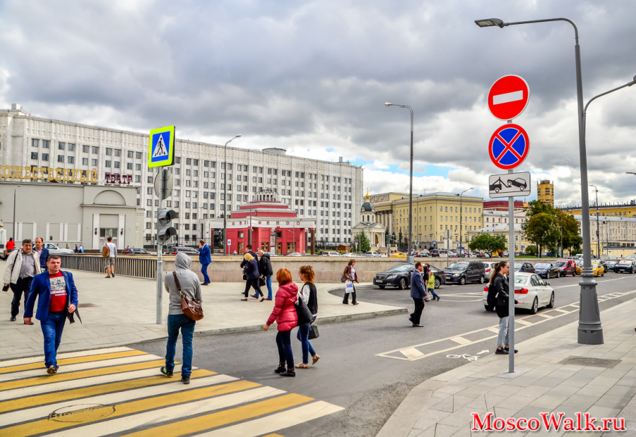 новый поворот на Гоголевский бульвар с Арбатской площади