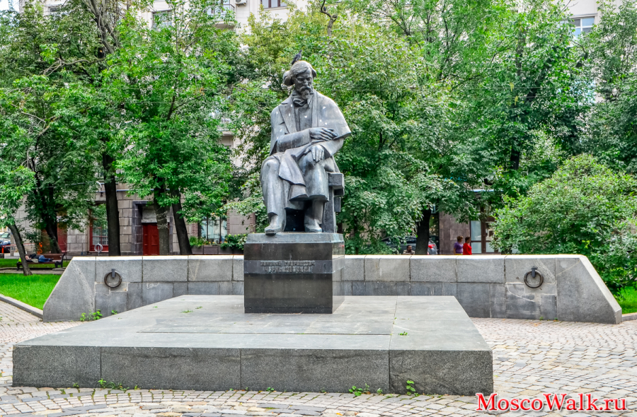 памятник Чернышевскому