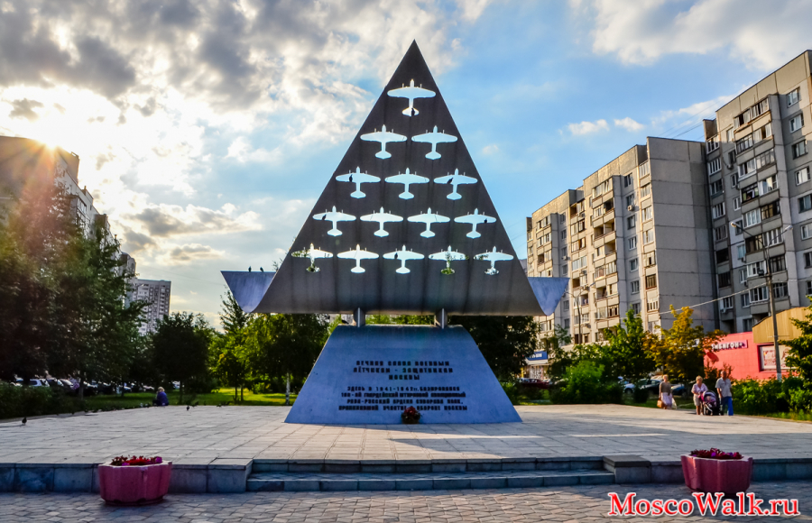 Памятник лётчикам 108-го Гвардейского ордена Суворова штурмового авиаполка