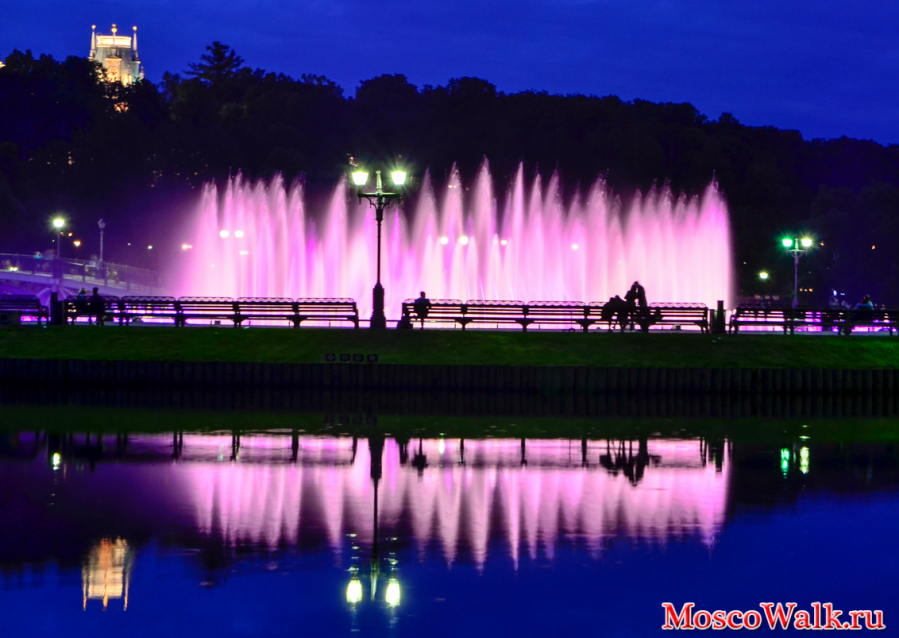 фонтан в Царицыно вечером