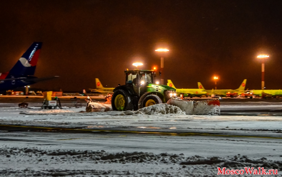 расчистка аэропорта от снега