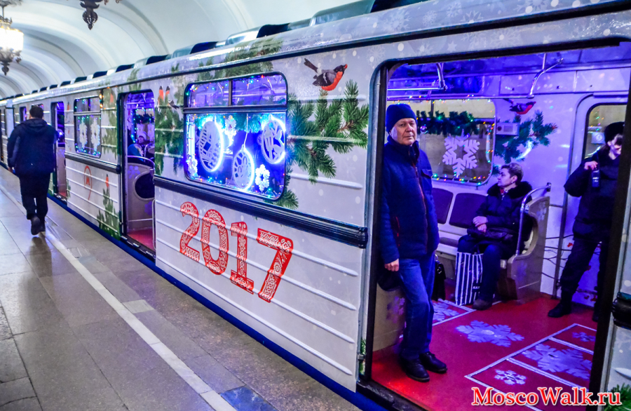 новогодние вагоны метро