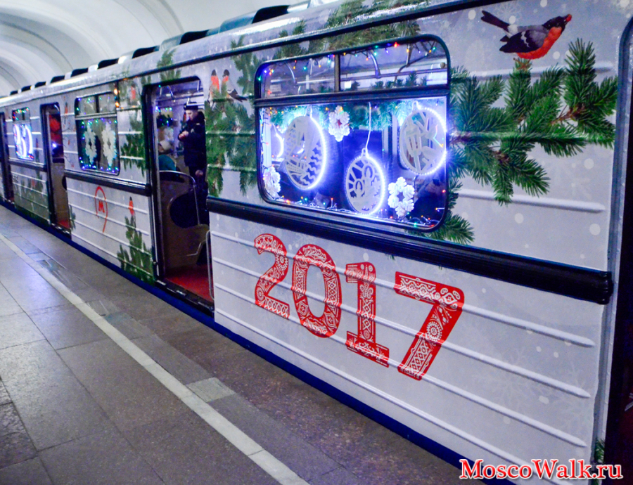 Новогодний поезд в московском метро
