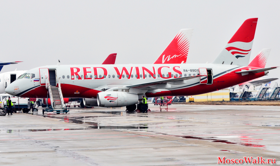 Sukhoi SuperJet 100 (RA-89010) Red Wings Airlines