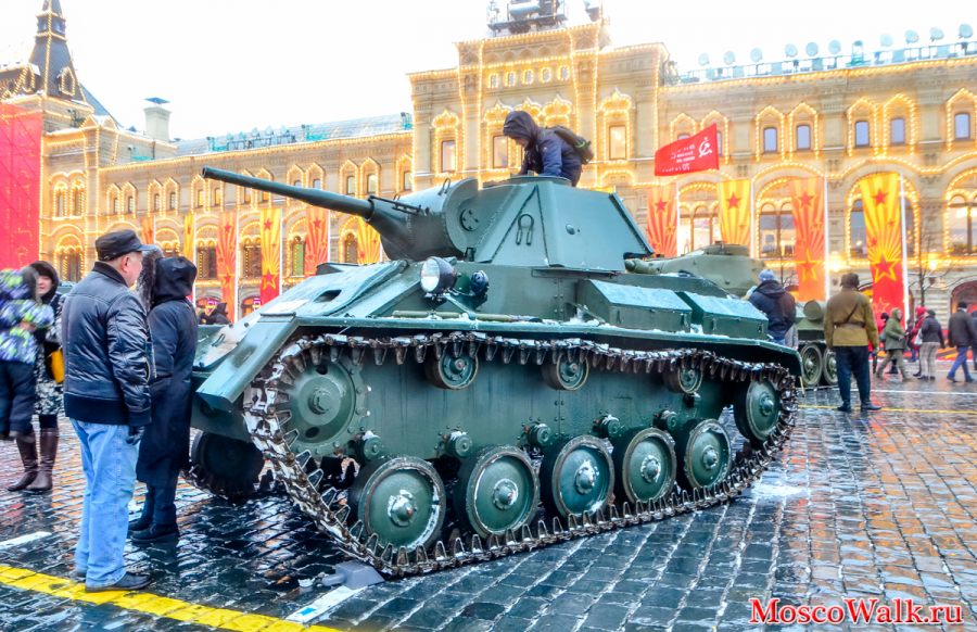 парад танков на Красной площади