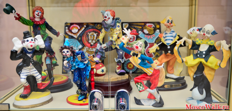 фигуры в музее клоунов