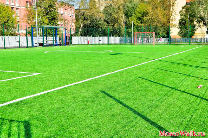 Футбольное поле в Академическом парке