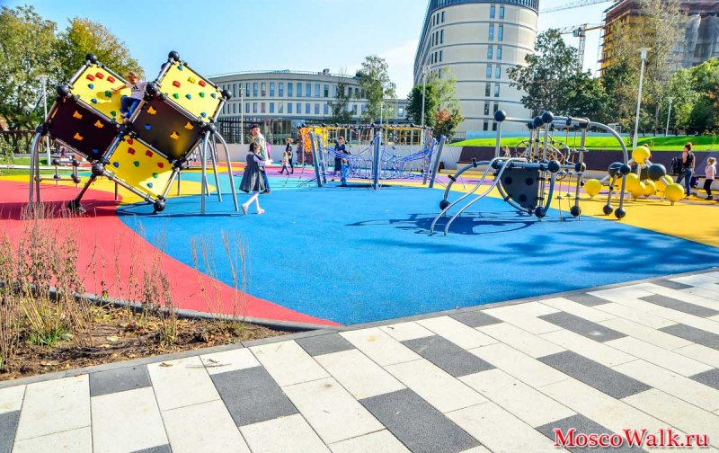 детская площадка в парке Академический