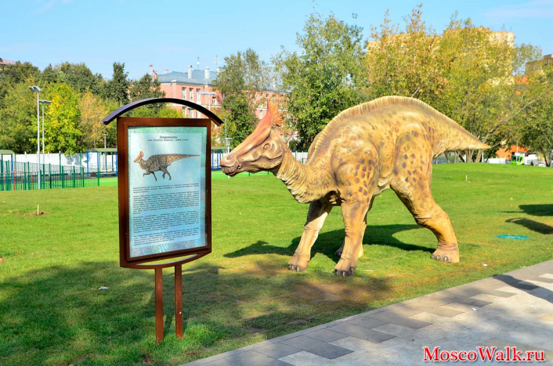 фигура динозавров в парке Академический
